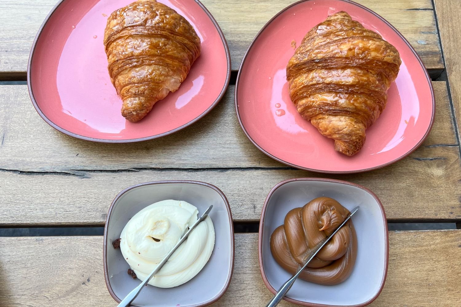 Pan con manteca y dulce de leche