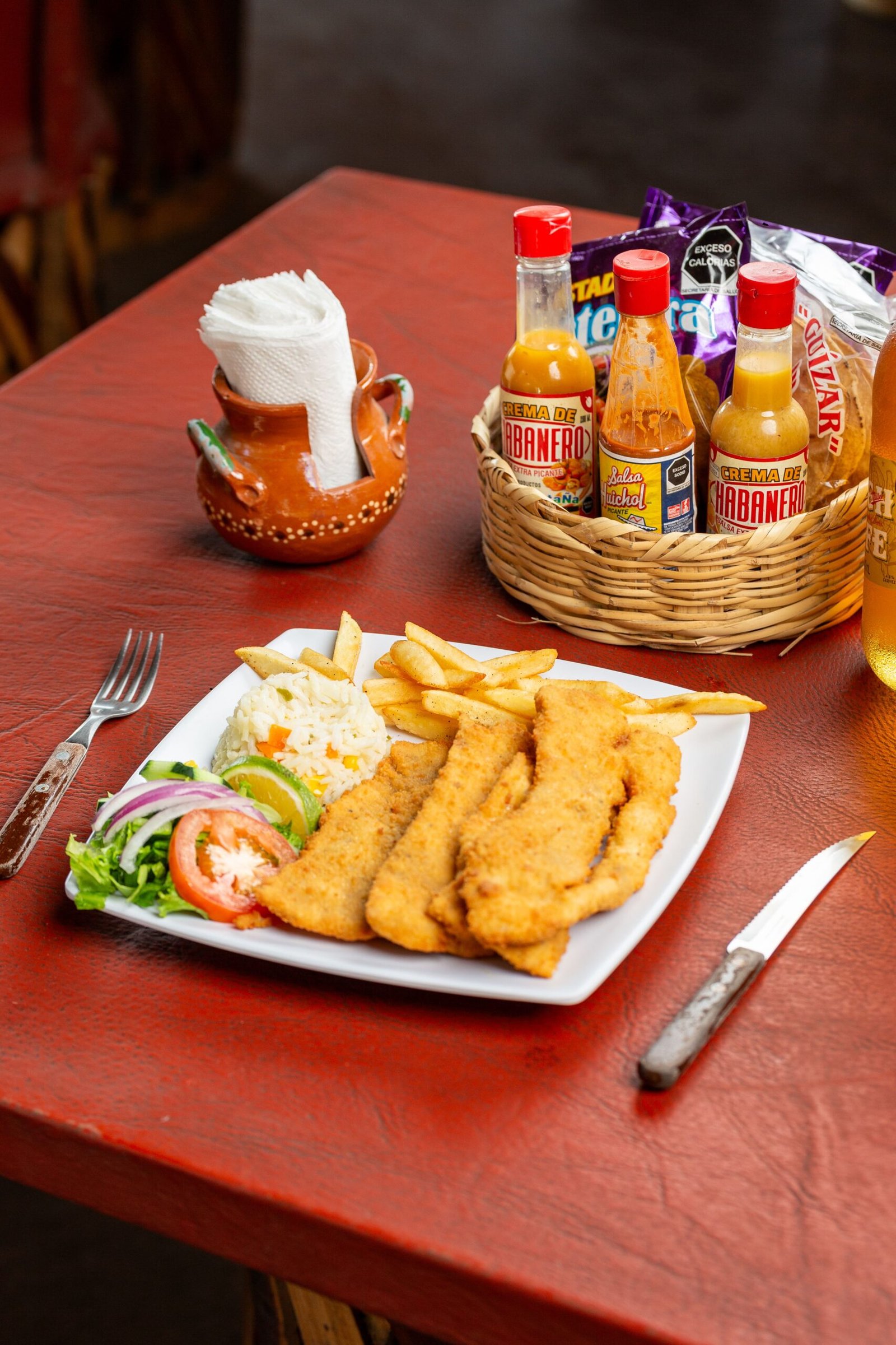 Milanesas de pescado con ensalada de repollo