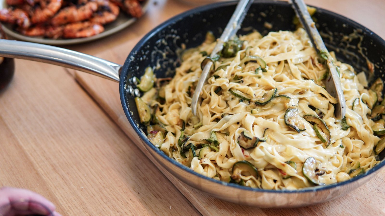 Fideos con salsa de zapallitos y crema