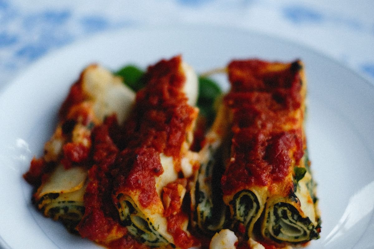 Canelones de verdura con salsa de tomate