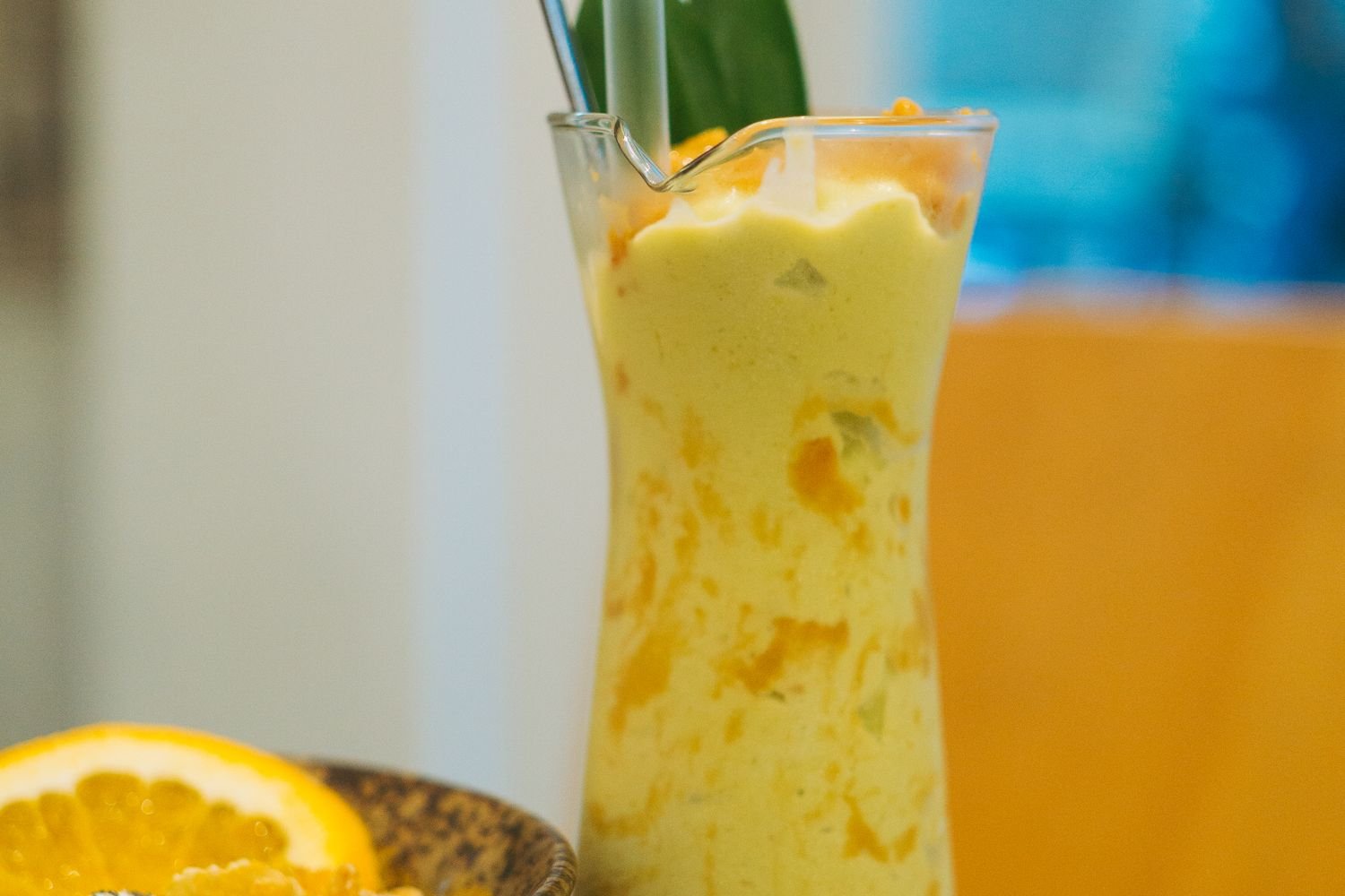 Licuado de mango y naranja