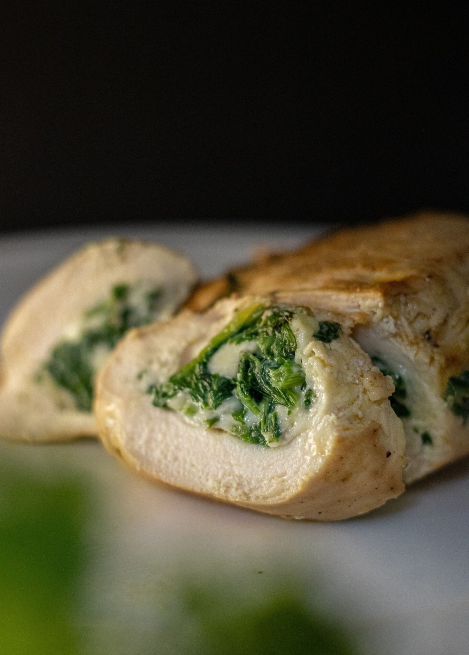Pollo arrollado relleno con espinaca y queso